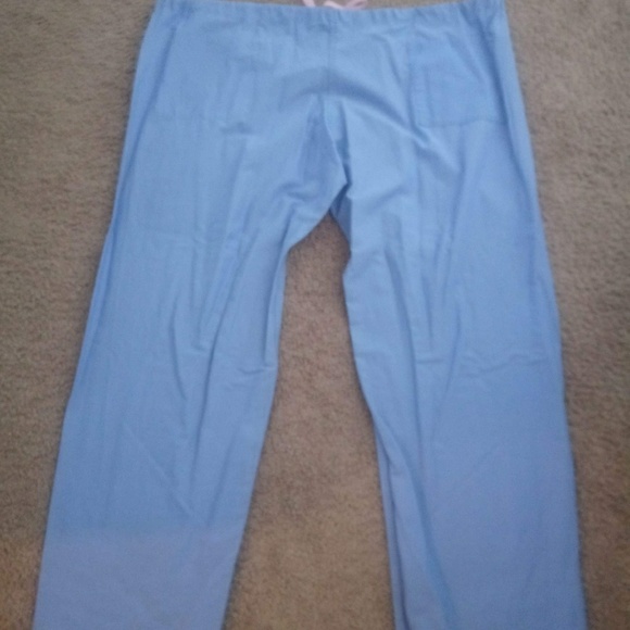 Two pairs of scrub pants - Picture 6 of 6